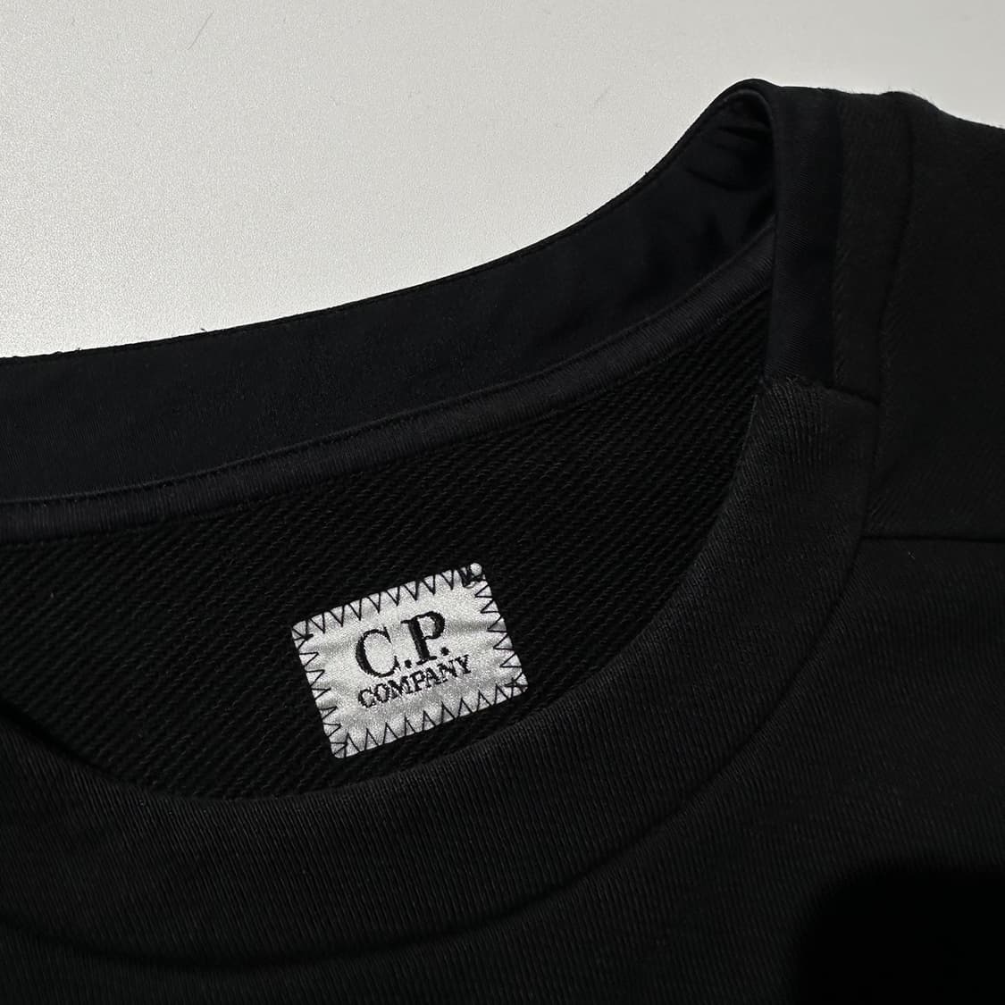 CP컴퍼니 사이드 렌즈 맨투맨 상품이미지5