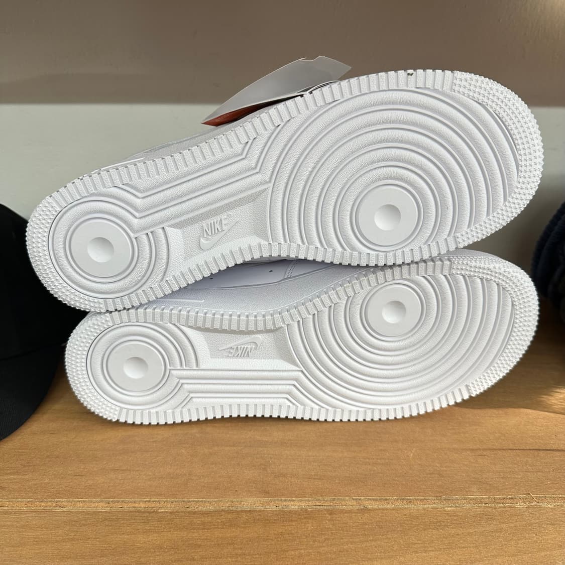 나이키 에어포스 1 로우 ‘화이트’ 특가 상품이미지5