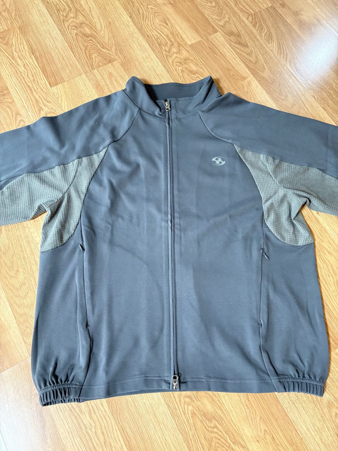 산산기어 트랙자켓 블루 차콜 색상 팝니다. 상품이미지3