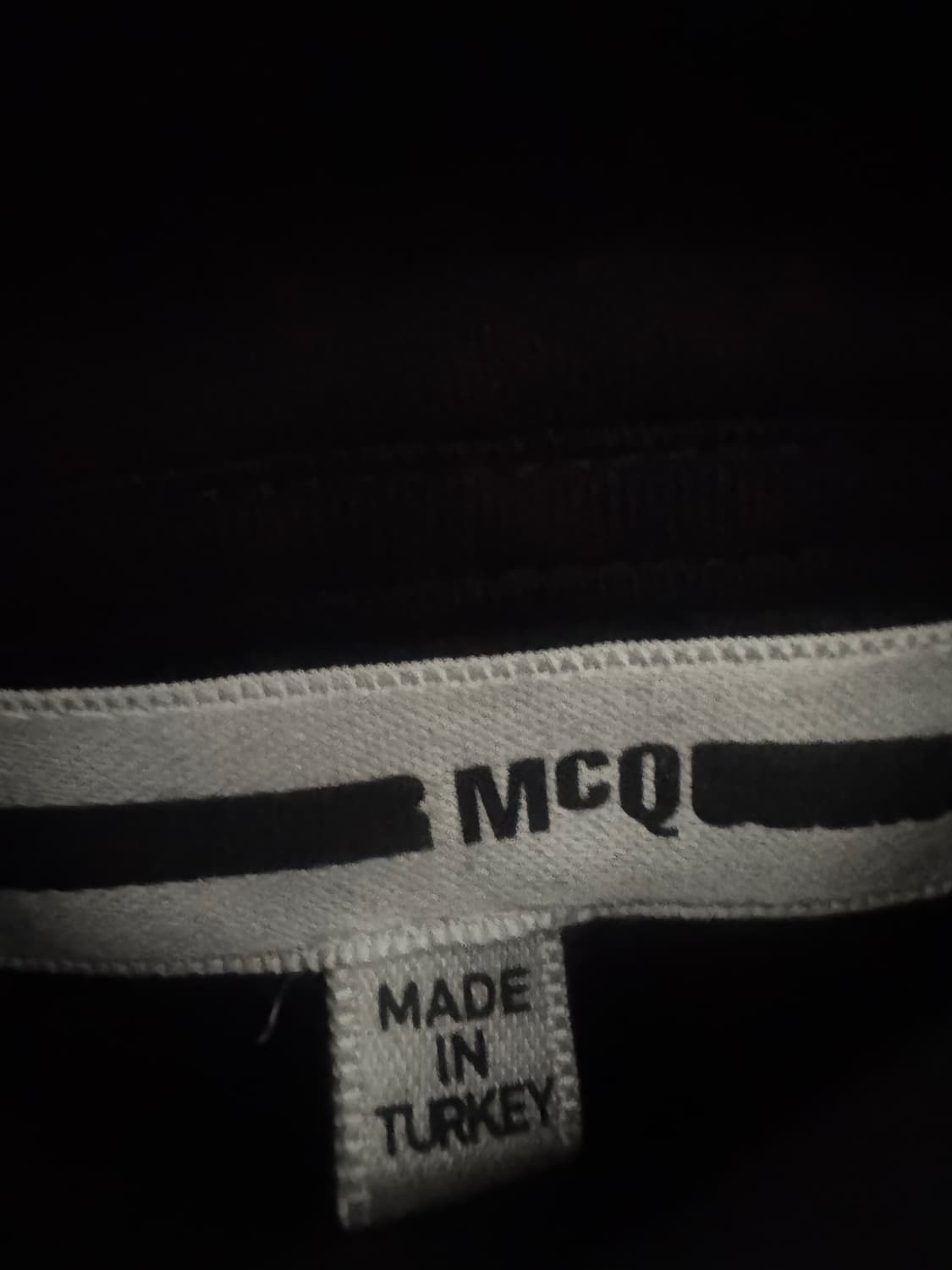 알렉산더 맥퀸(McQ) 스텐실 로고 포켓 후드티  상품이미지5