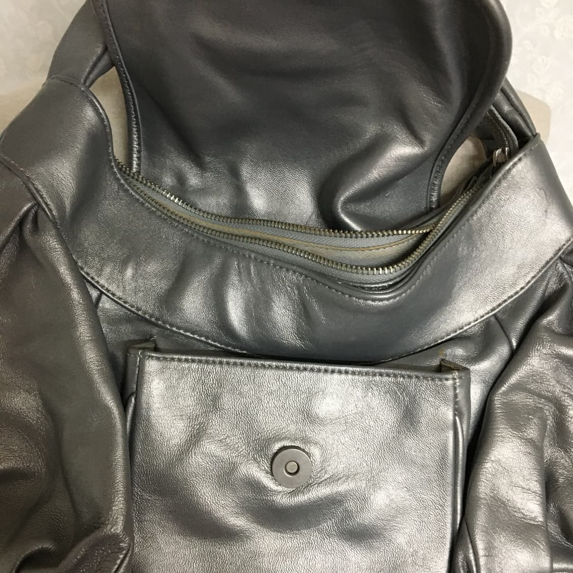 Y2K 무드 실버 레더 숄더백 상품이미지4