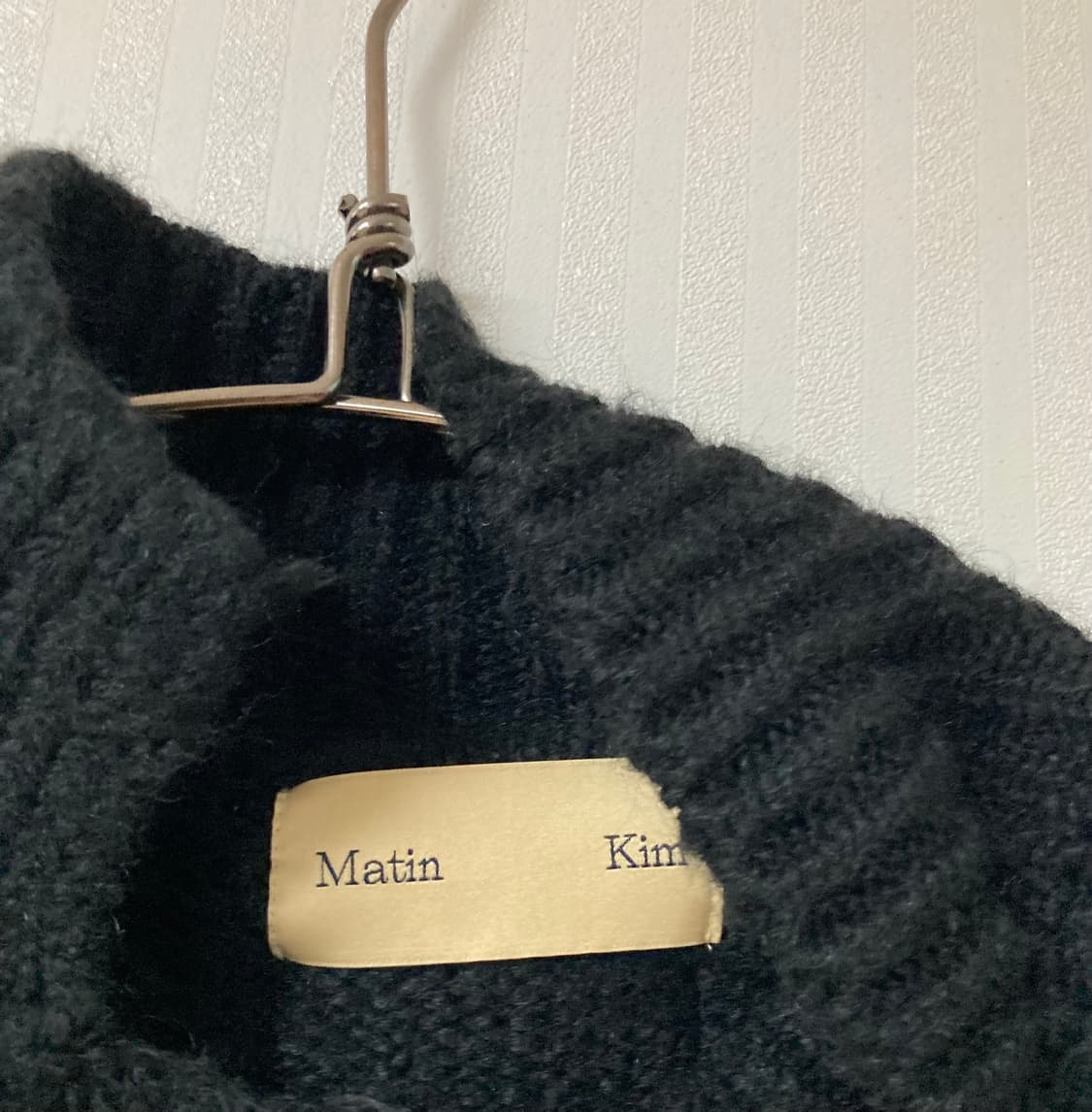 FREE) 마뗑킴 로고 패치 니트 가디건 상품이미지5