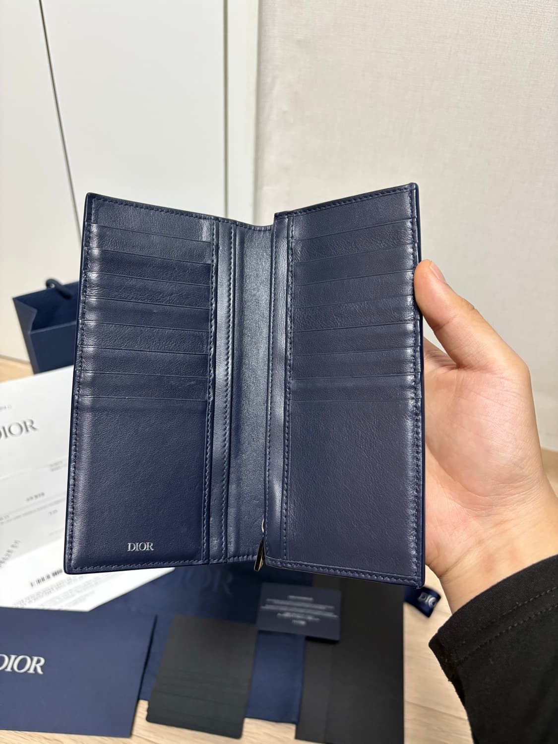 디올 cd로고 버티컬 장지갑 상품이미지5