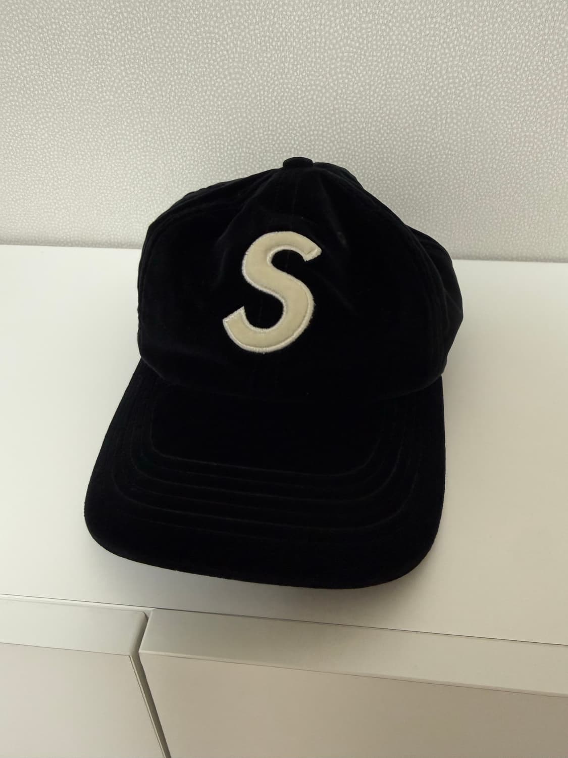 슈프림 벨벳 6패널 S로고 캡 블랙 상품이미지1