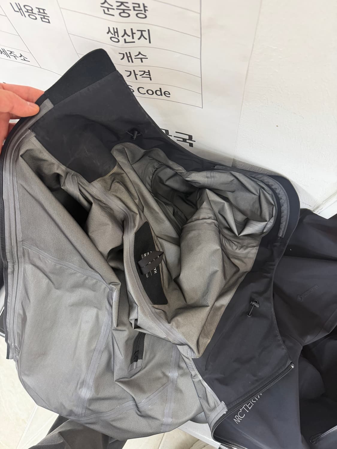 아크테릭스 베타 LT  M 사이즈 블랙 상태 9.7/10  사진찍고 절대 상품이미지10