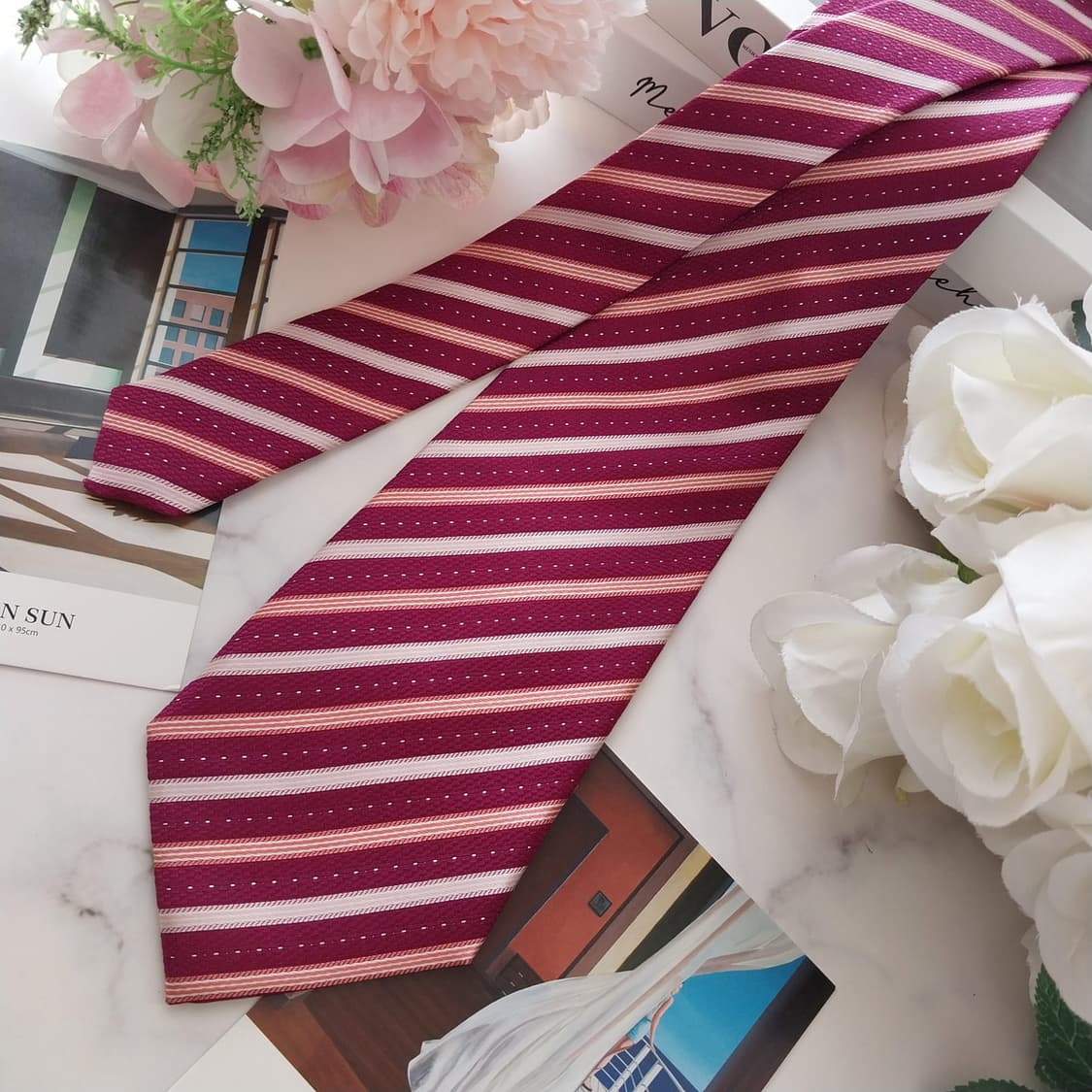 아쿠아스큐텀 실크 버건디 스트라이프 넥타이 9cm A+등급 K1127
 상품이미지2