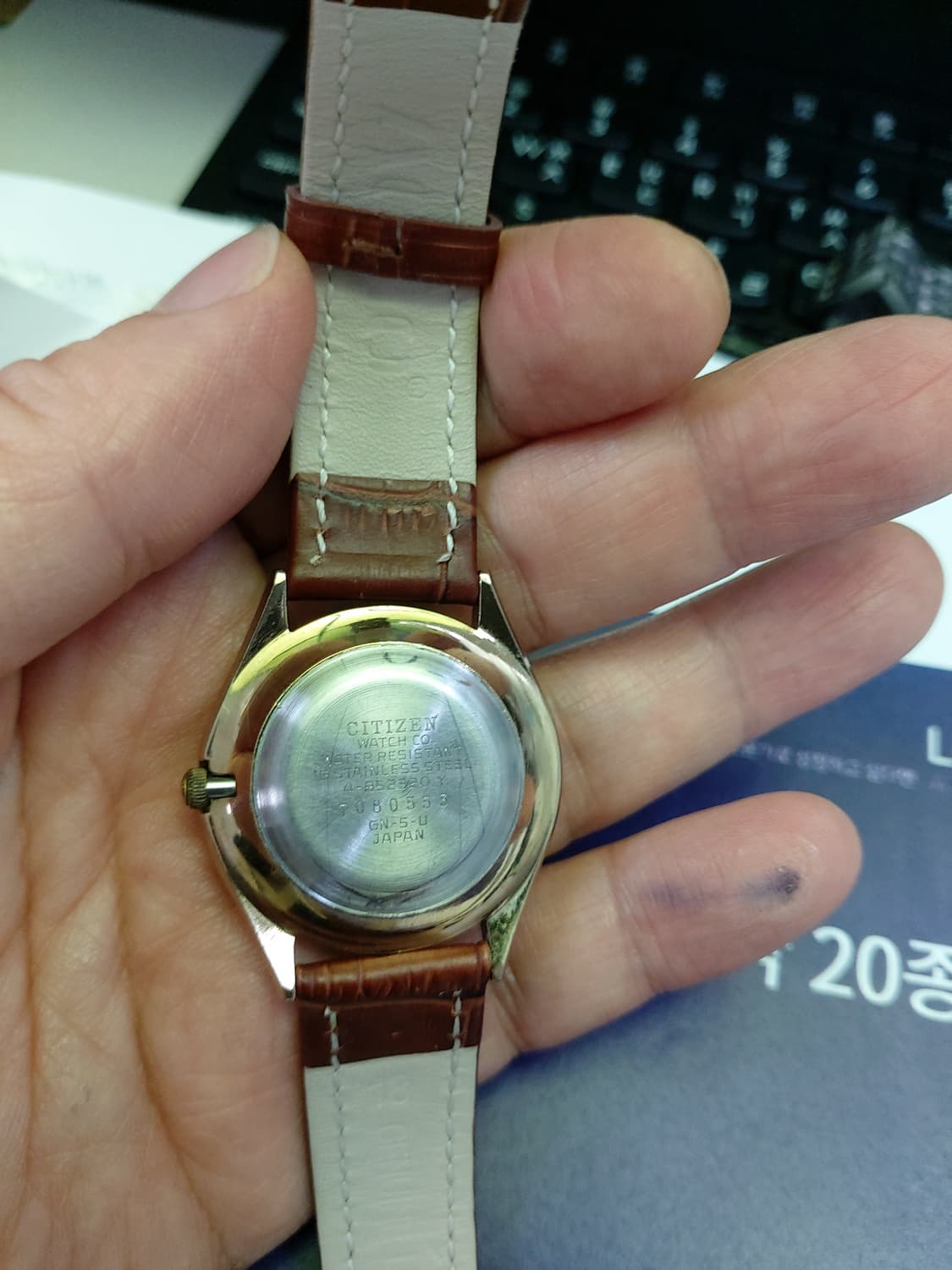 시티즌 크라이스트론 쿼츠 가죽 시계 상품이미지3