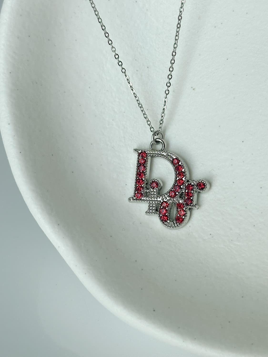 디올 레드 크리스탈 업사이클링 목걸이 상품이미지1