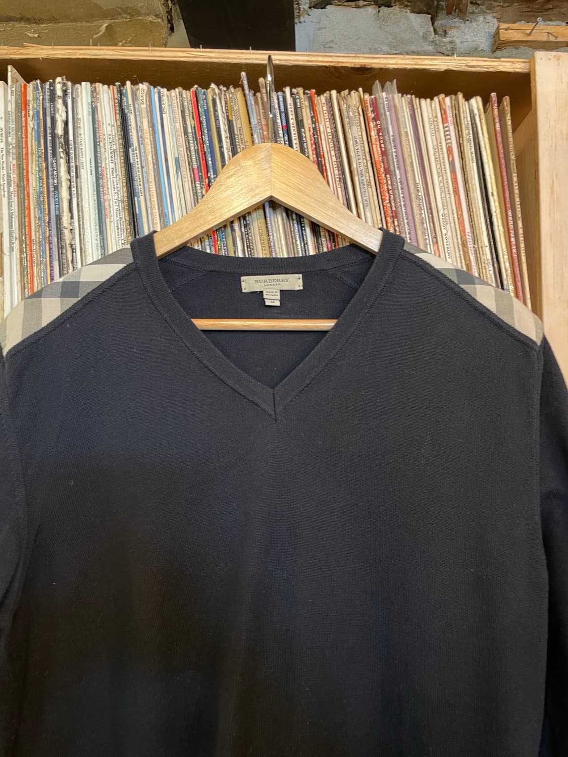 버버리 타탄체크 숄더패치 브이넥 니트 상품이미지2