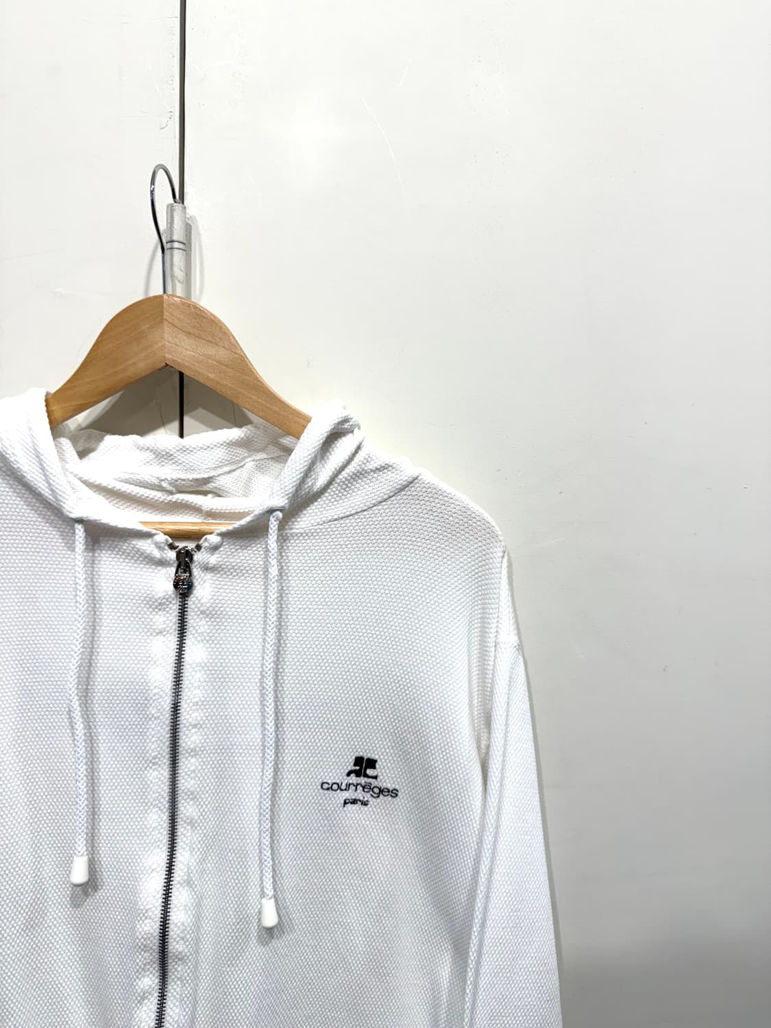 꾸레쥬 화이트 후드 집업 상품이미지3