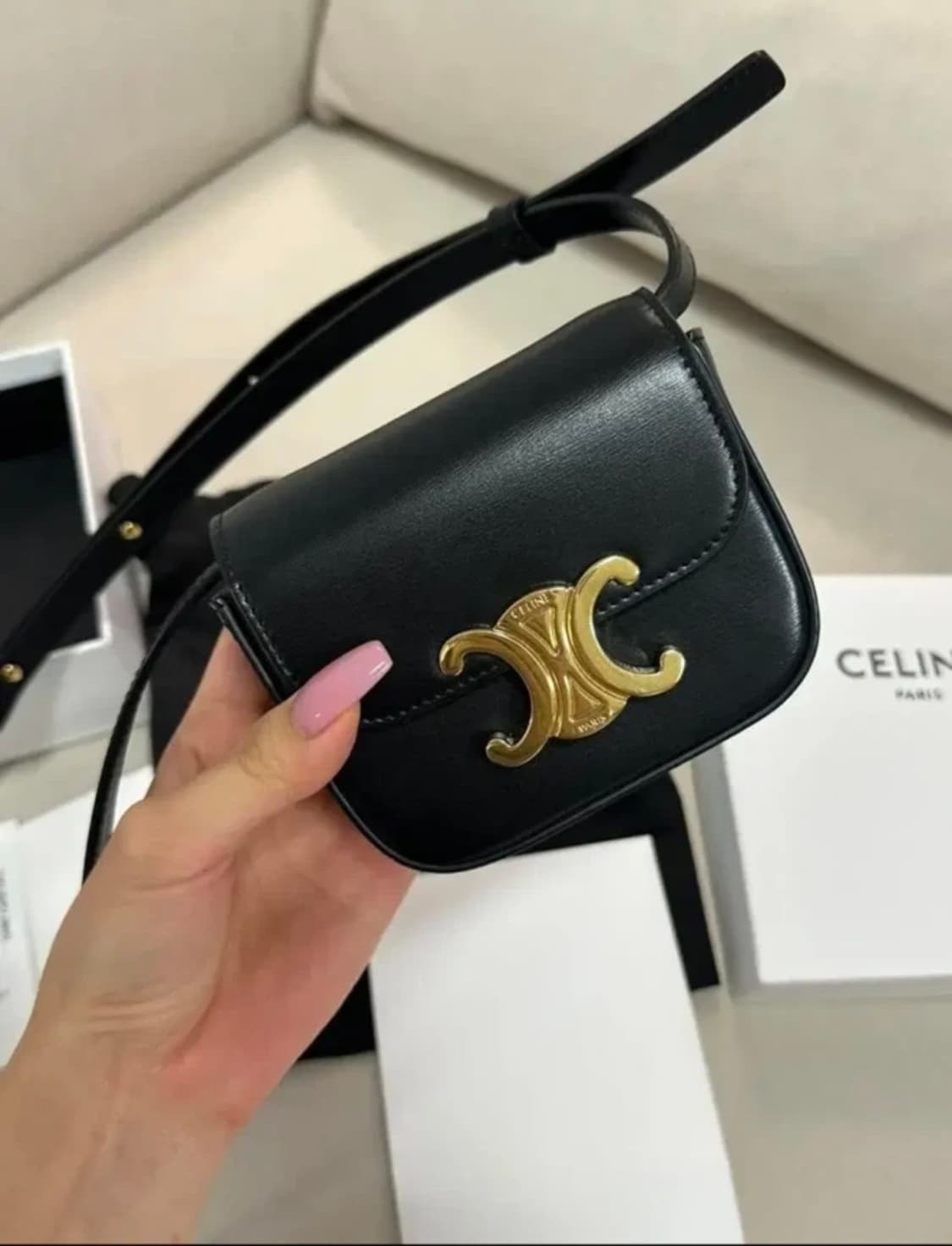 셀린느 트리옹프 미니 블랙 숄더백 상품이미지1