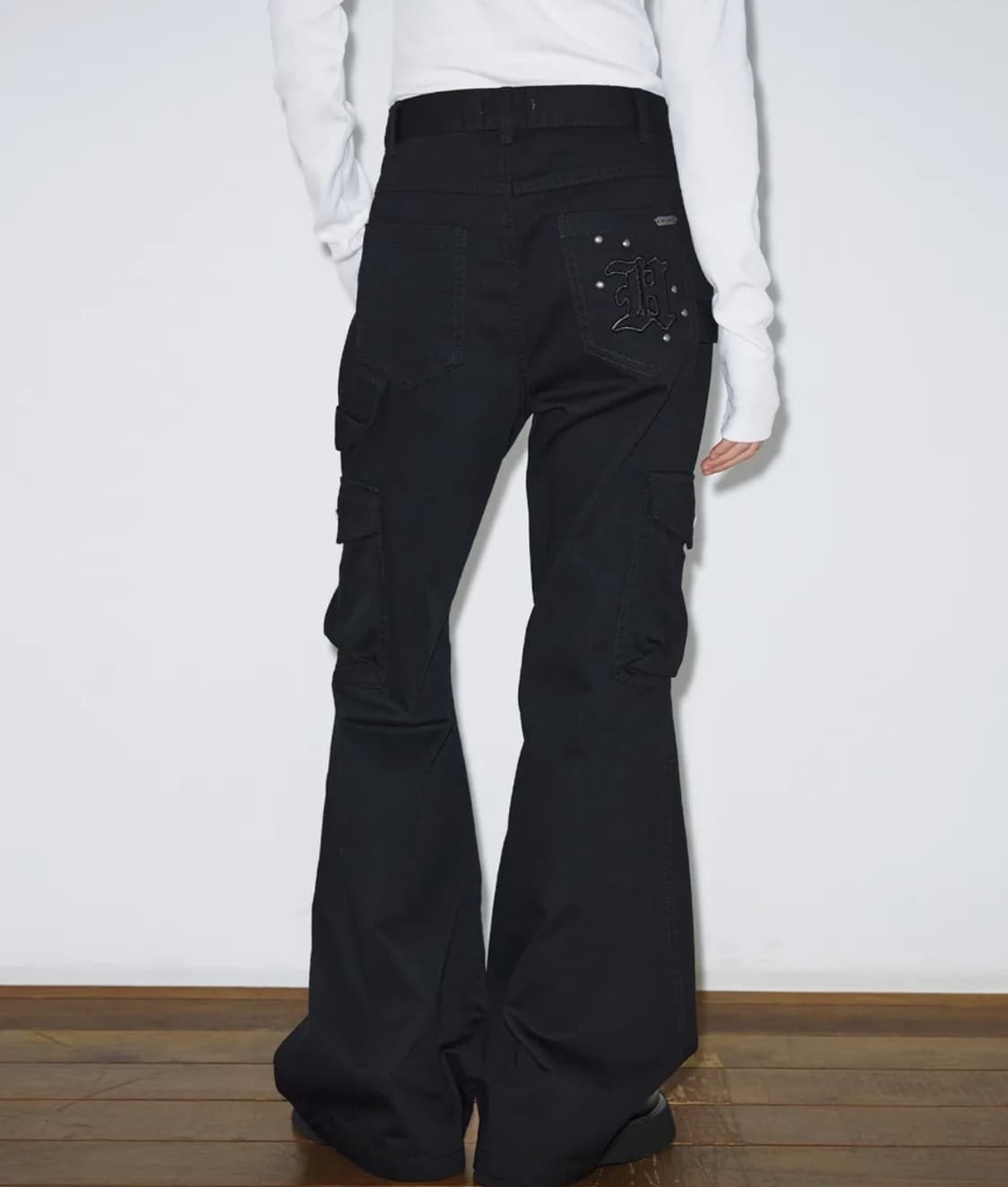 헬레네파리스 피그먼트 스터드 부츠컷 팬츠 [블랙] 상품이미지1