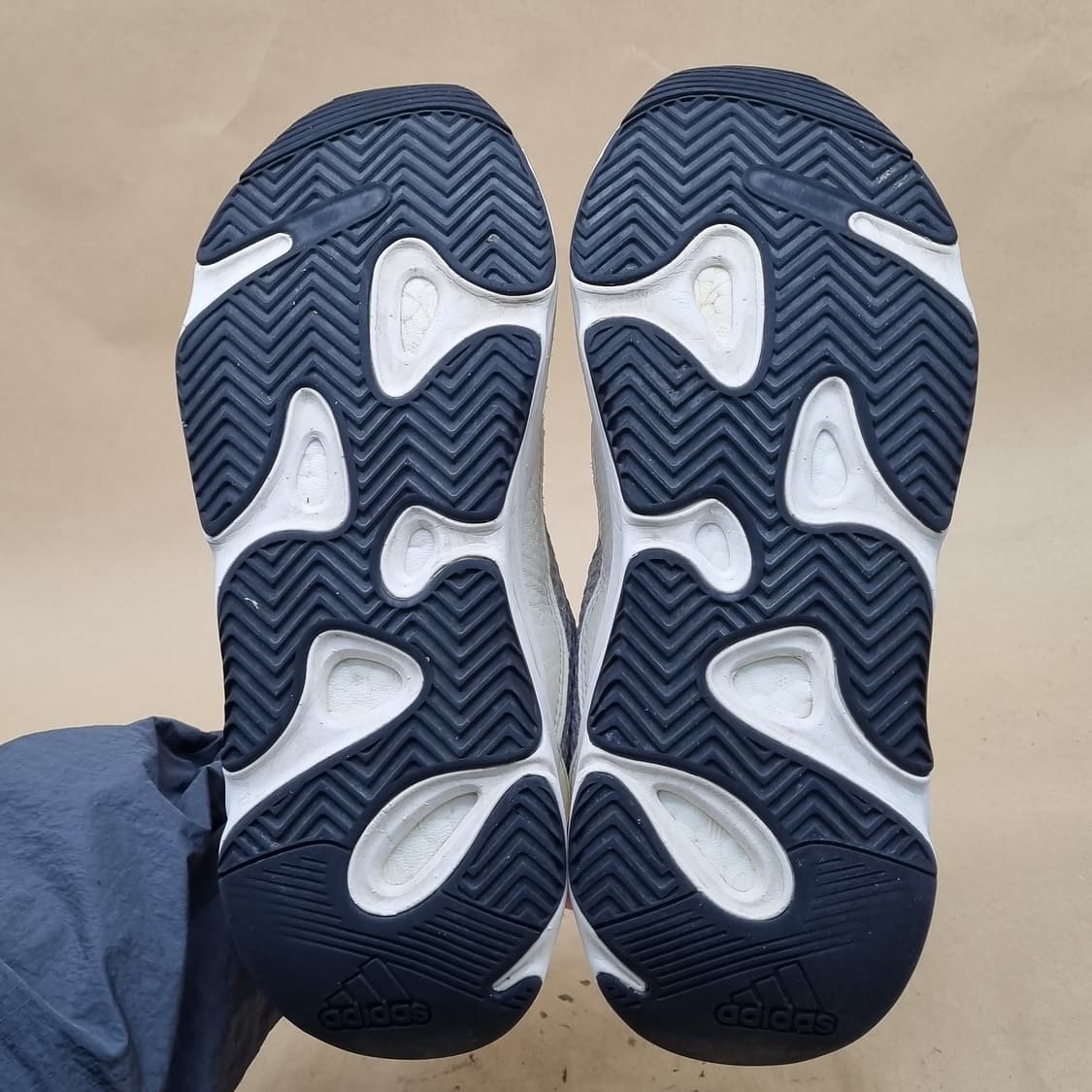 아디다스 이지부스트700 남성운동화260  상품이미지3