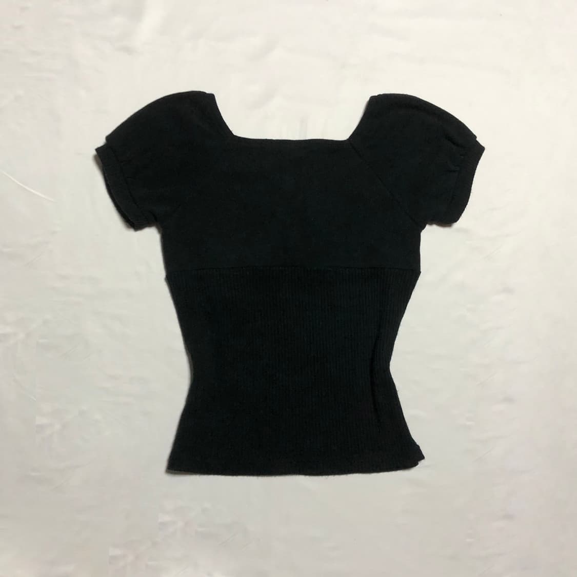 폼폼 리본 퍼프 슬리브 니트 탑 블랙 상품이미지3