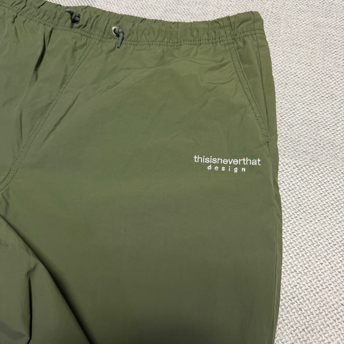 디스이즈네버댓 카키색 나일론 조거팬츠 상품이미지2