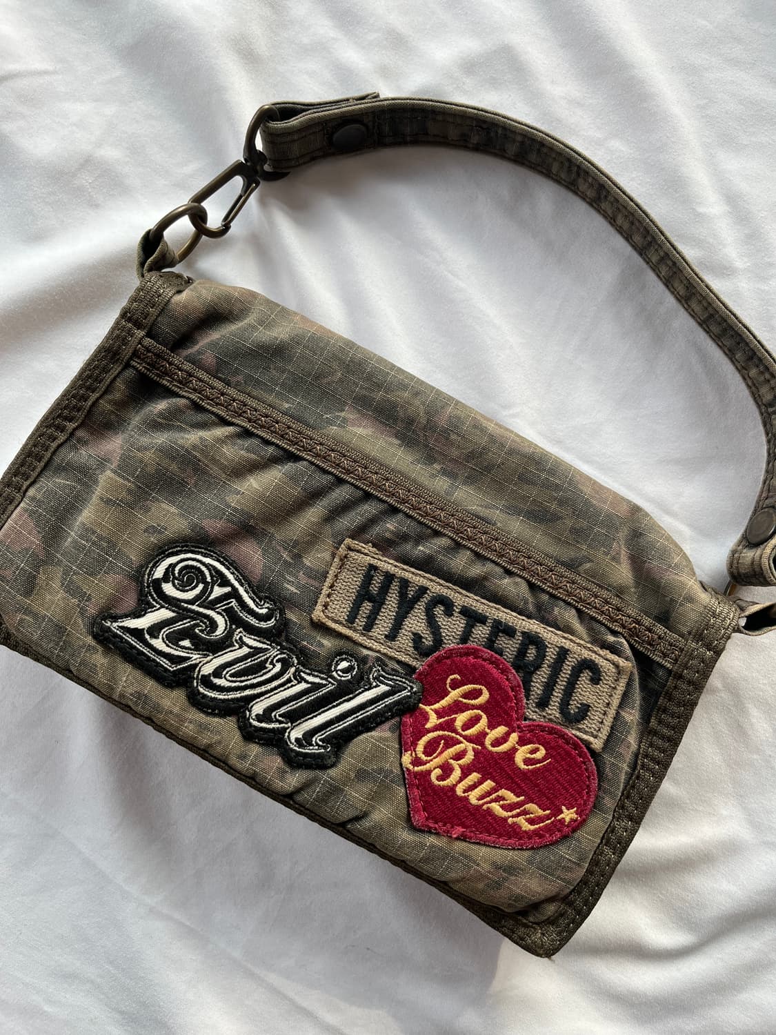 히스테릭 글래머 아카이브 카모 이블 러브버즈 패치 숄더 백 상품이미지2