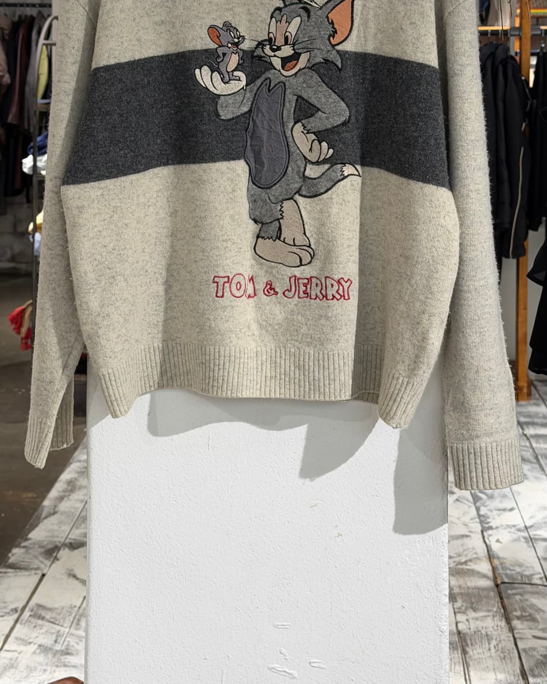 아이스버그 그레이 버진울 톰앤제리 니트 상품이미지5