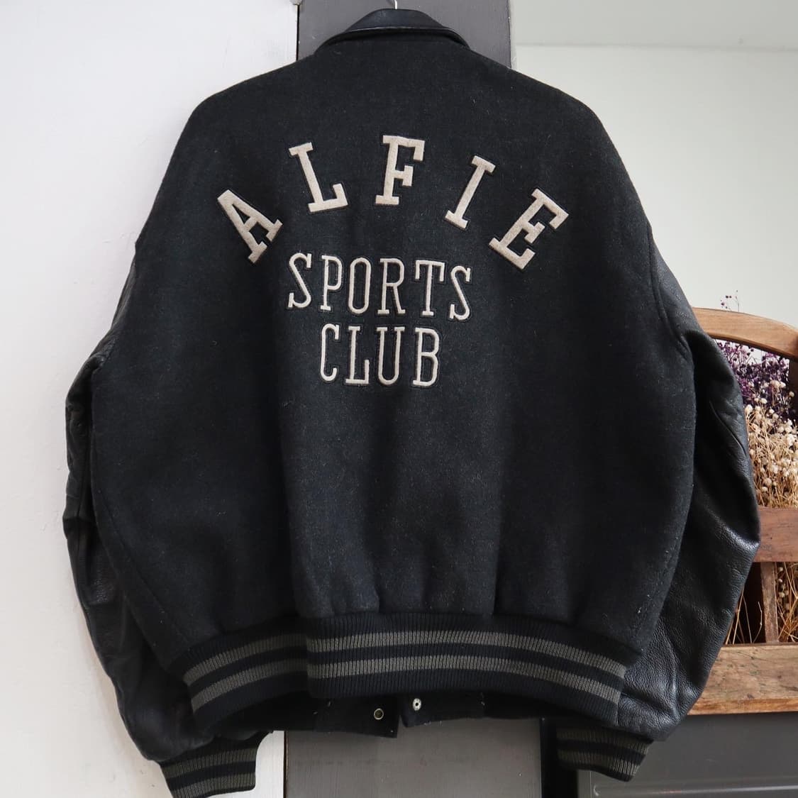 블루밍 레더 바시티 자켓 상품이미지2