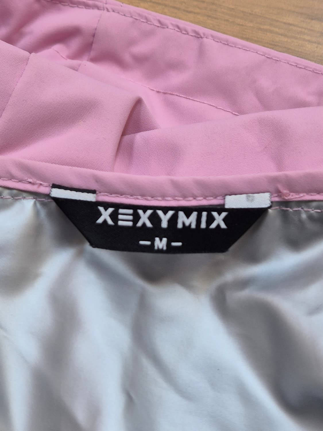 젝시믹스 핑크색 바람막이 M사이즈 판매합니다. 100% 폴리에스터 소재로 상품이미지3