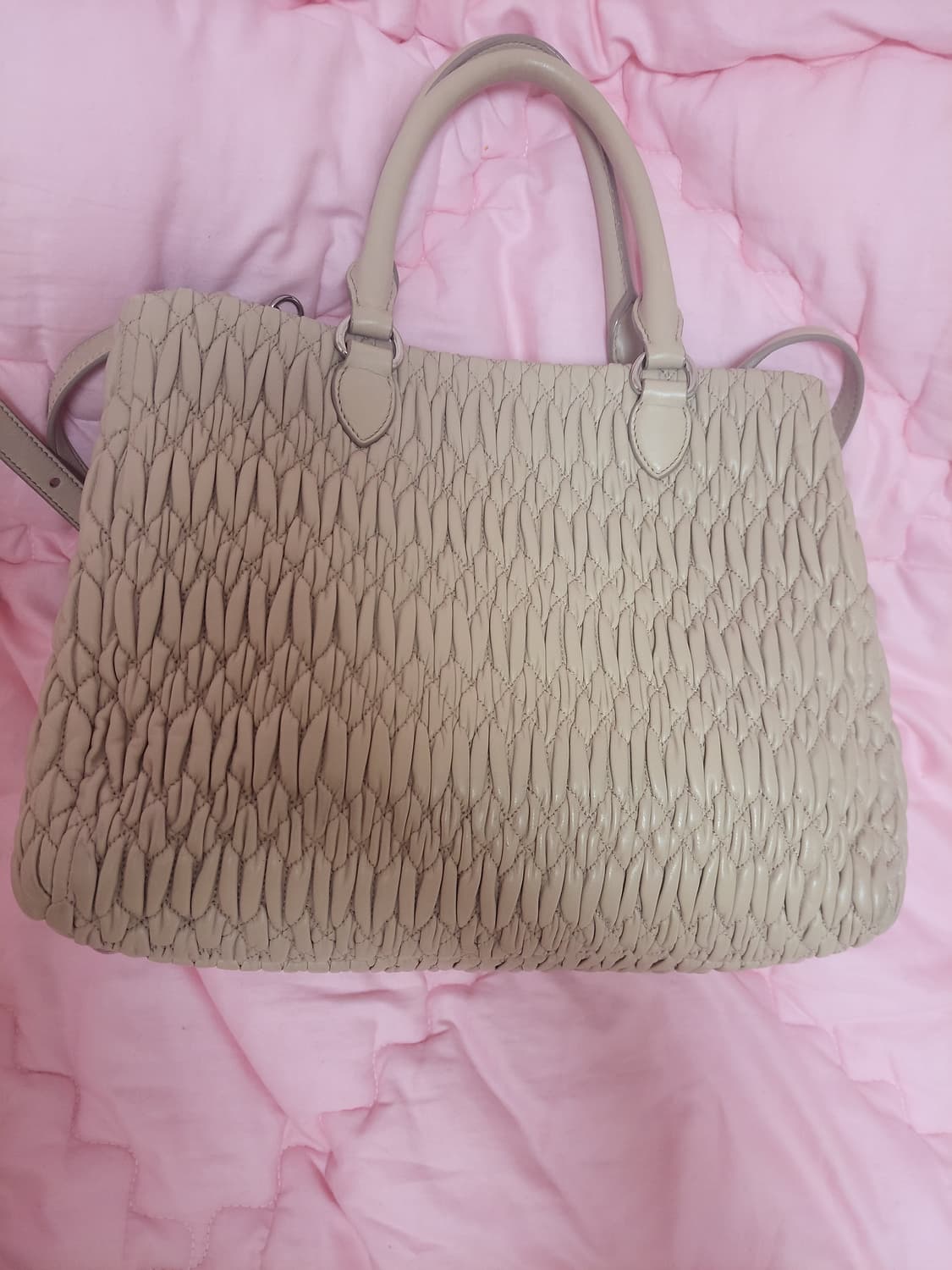 정품)급처상태좋음!미우미우 핑크 마틀라쎄 나파 크리스탈사첼토트크로스백가방 상품이미지8