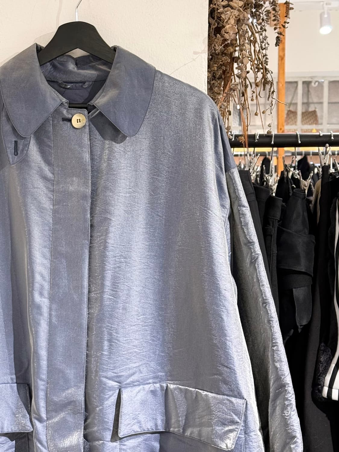 엠포리오 아르마니 블루 글로시 벨티드 패딩 롱 코트 상품이미지4