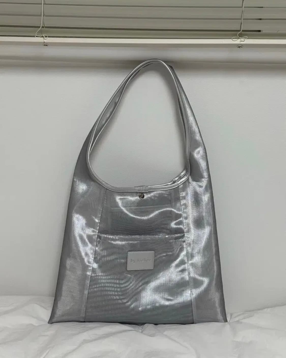 바이아틀리에 실버 호보백 상품이미지3