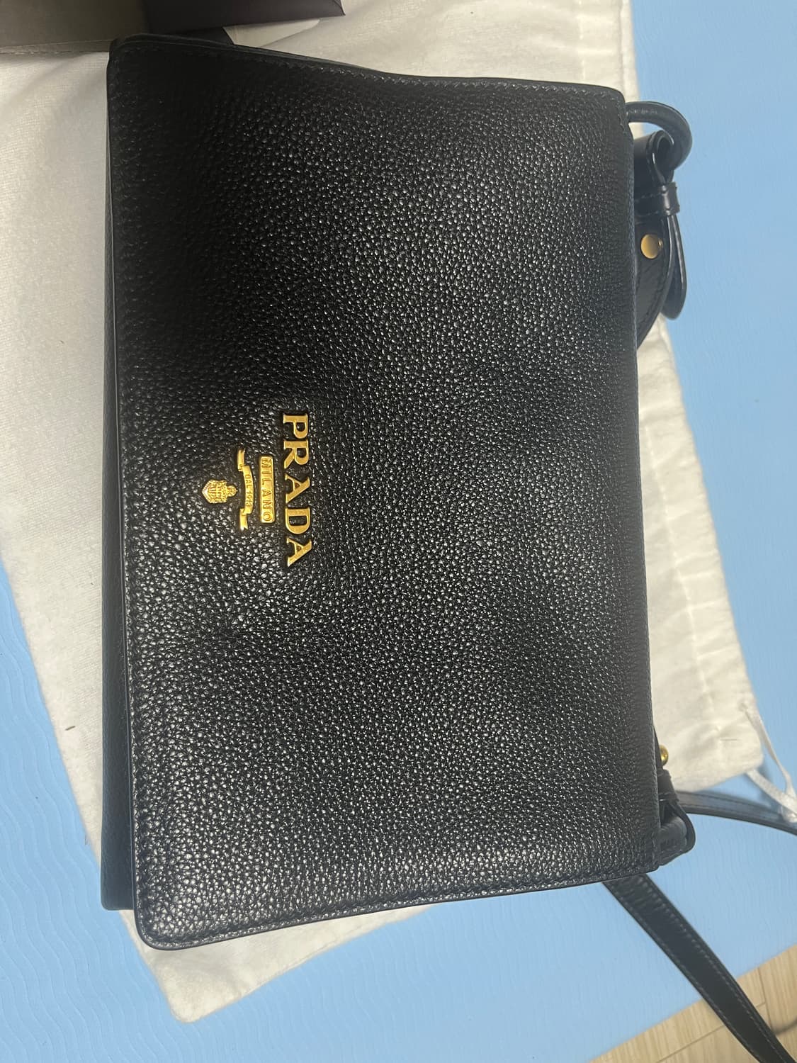 프라다 비텔로 블랙 미니 크로스백(1BH031) 상품이미지4