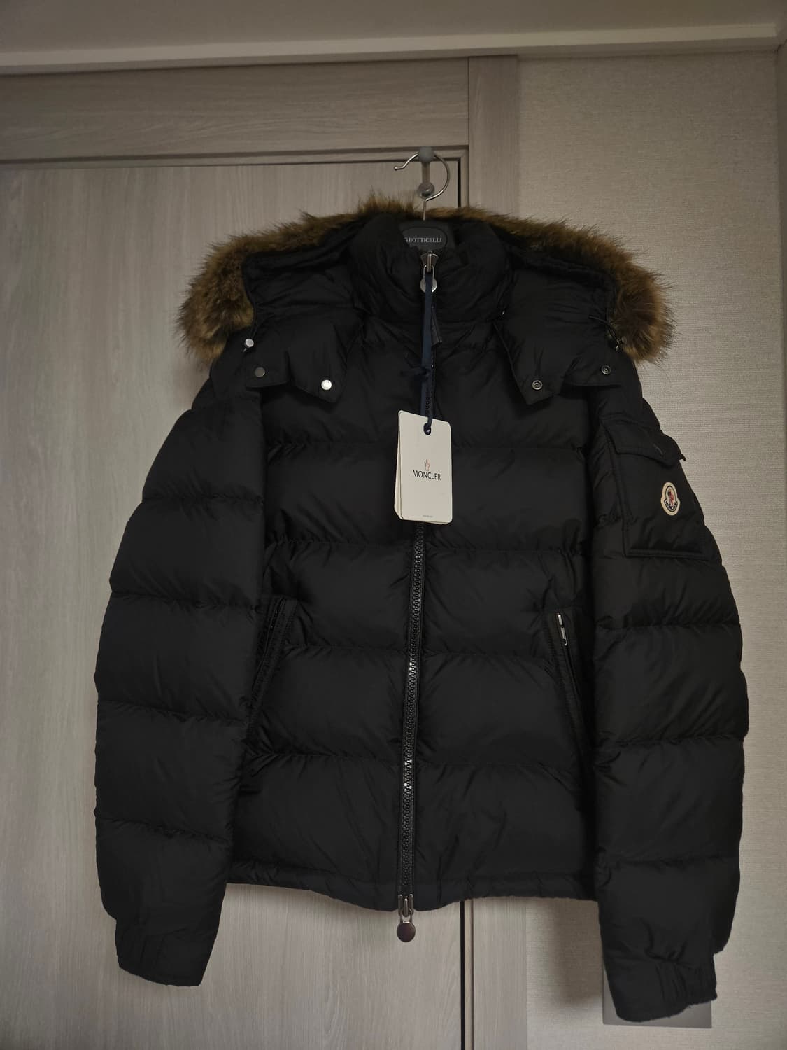 [새상품] 몽클레어 마야프 24fw 2사이즈 상품이미지1