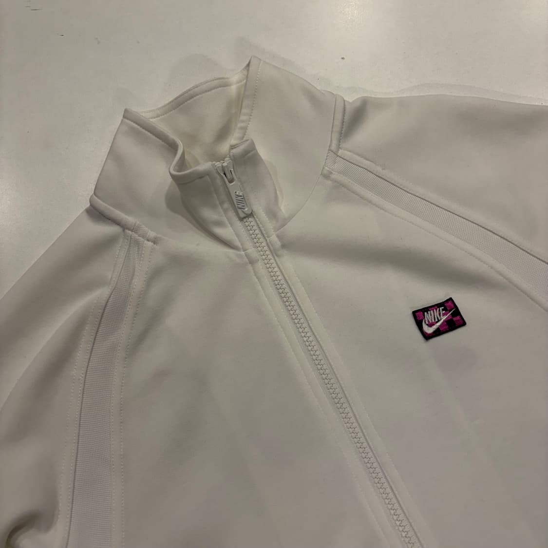 [L] 00s 나이키 x 존메켄로 화이트 트랙 자켓 백 프린팅 C131 상품이미지3