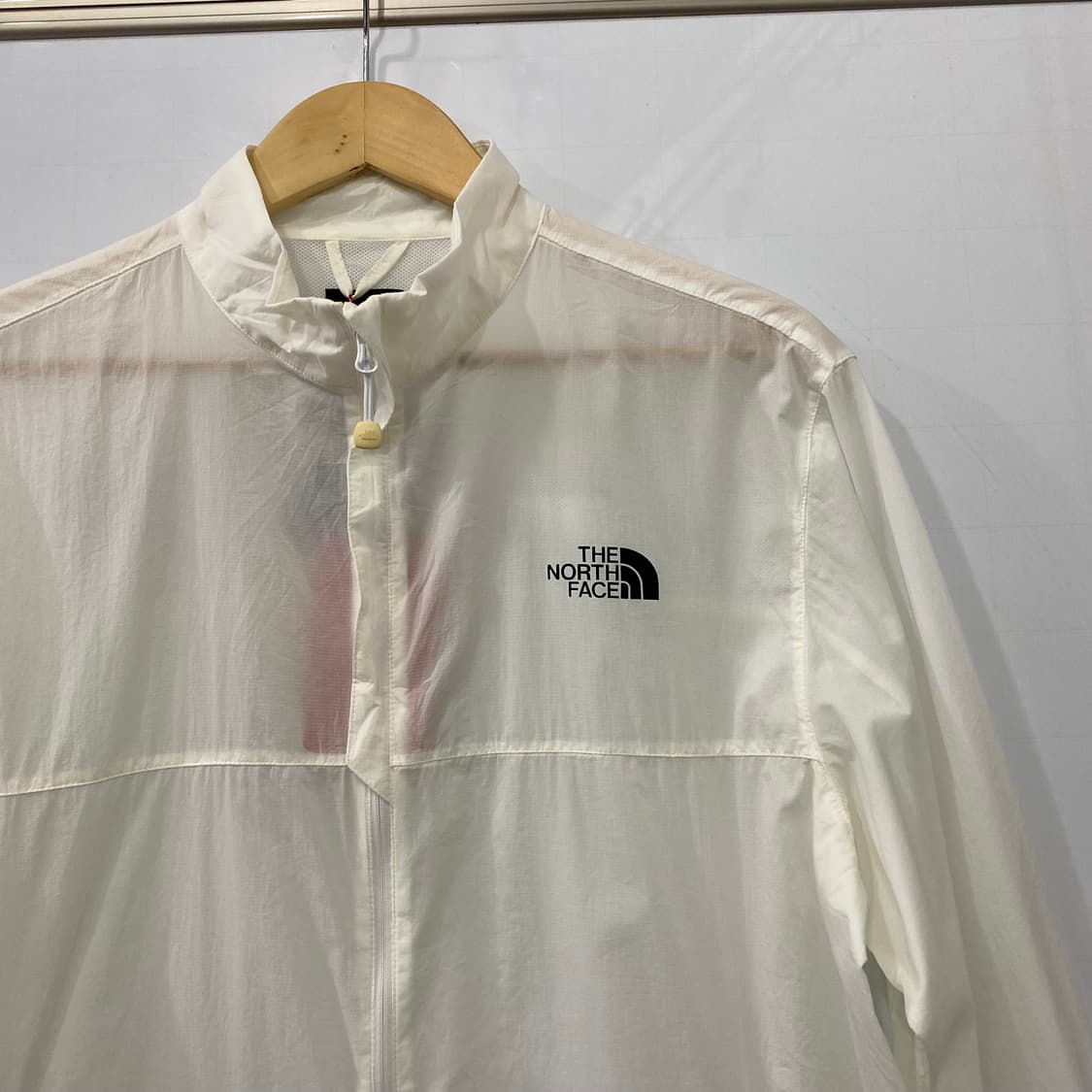 노스페이스 로고 바람막이 (택 달린 새상품) 상품이미지3