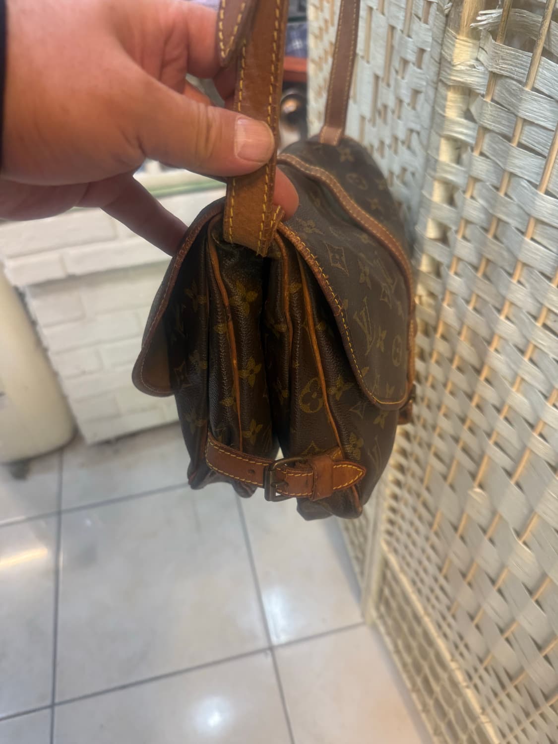 정품 루이비통 소뮈르 크로스백 팝니다 상품이미지2