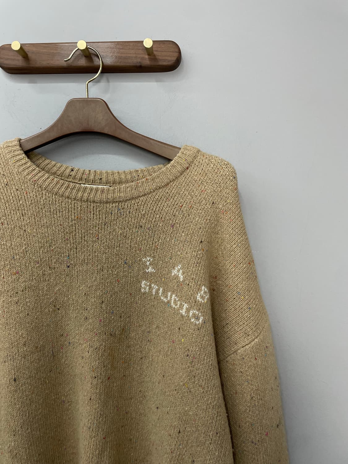 아이앱 스튜디오 x 새들러 하우스 니트치즈 스웨터 H1193 상품이미지4