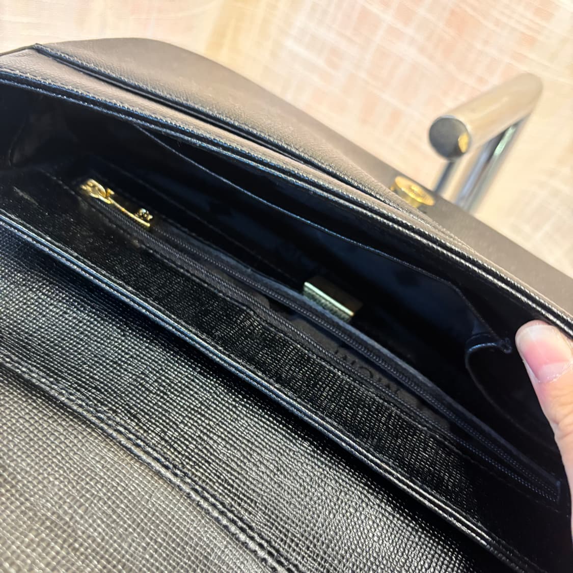정품 MCM 금장 숄더백     상품이미지9