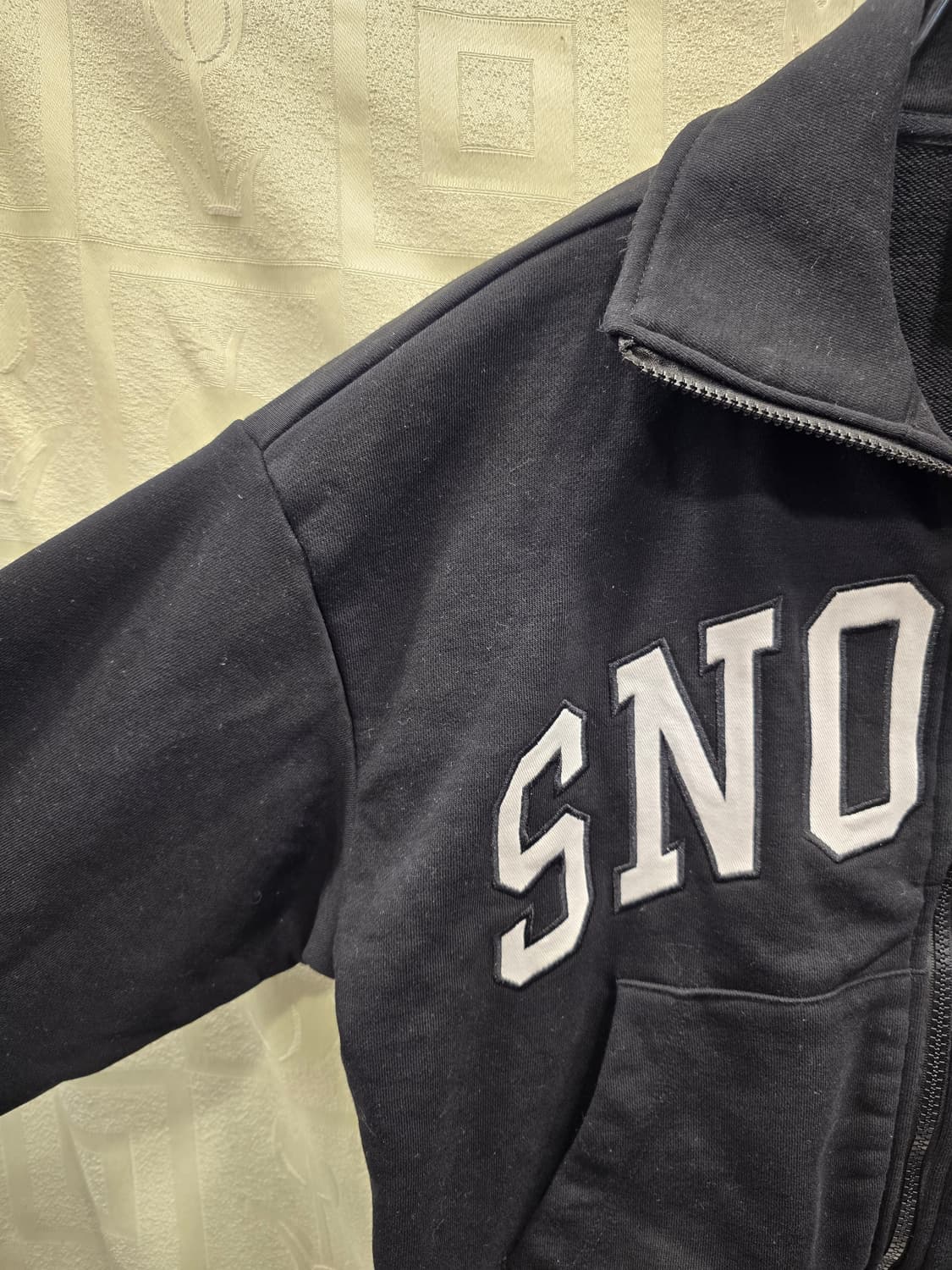 거의새거) 피너츠 스누피 블랙 크롭 집업 자켓 85 (55~66) 상품이미지3