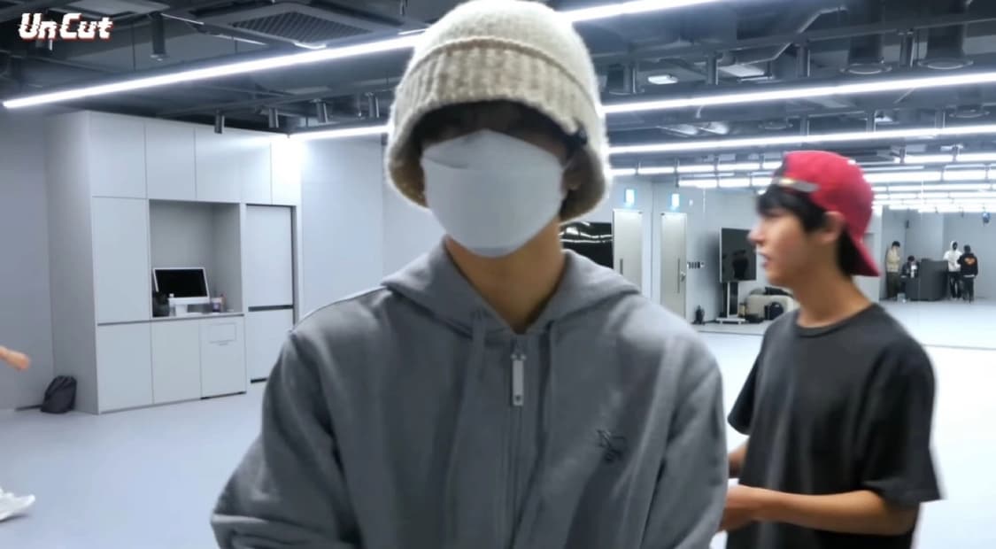 블랙맘바 코프 니트 버킷햇 (엔시티 지성 착용) 상품이미지1