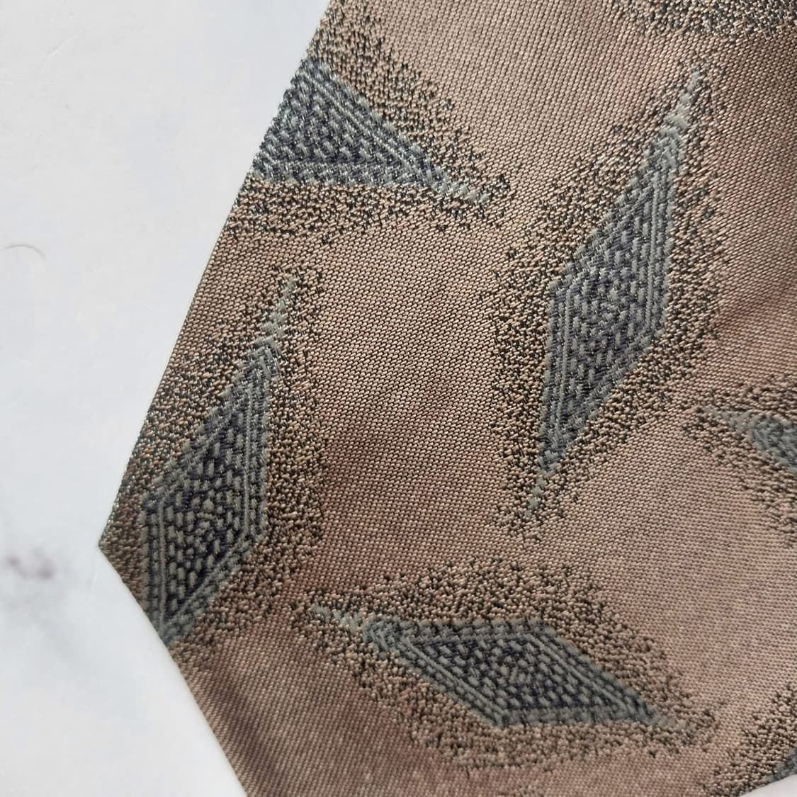 조르지오 아르마니 실크 브라운 패턴 넥타이 9.6cm A등급 K1725
 상품이미지7