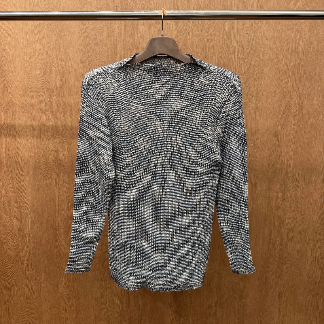 JPN 슬림핏 긴팔 니트 탑 세로 플리츠 텍스처 디테일 블랙 차콜 그레이 상품이미지2