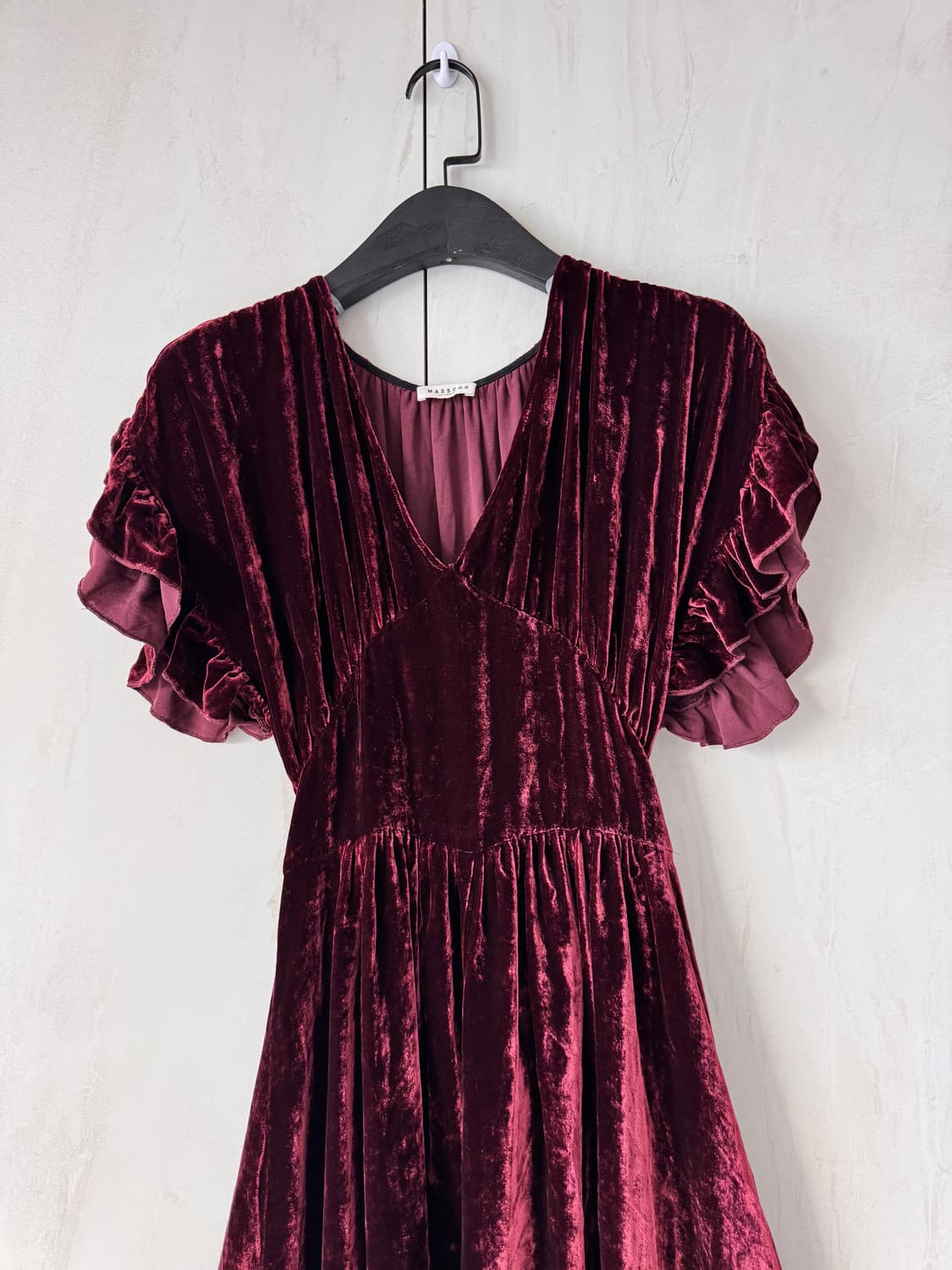 새상품 MASSCOB 벨벳 롱 원피스xs(44사이즈)made in SPA 상품이미지8