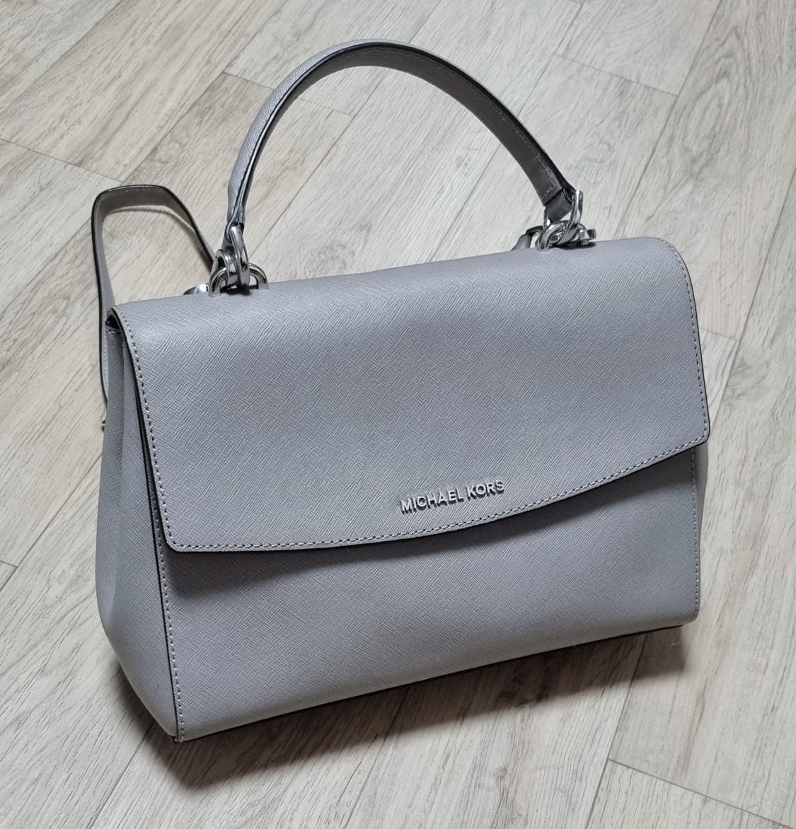 마이클코어스 아바 사피아노 레더 숄더크로스백 상품이미지1