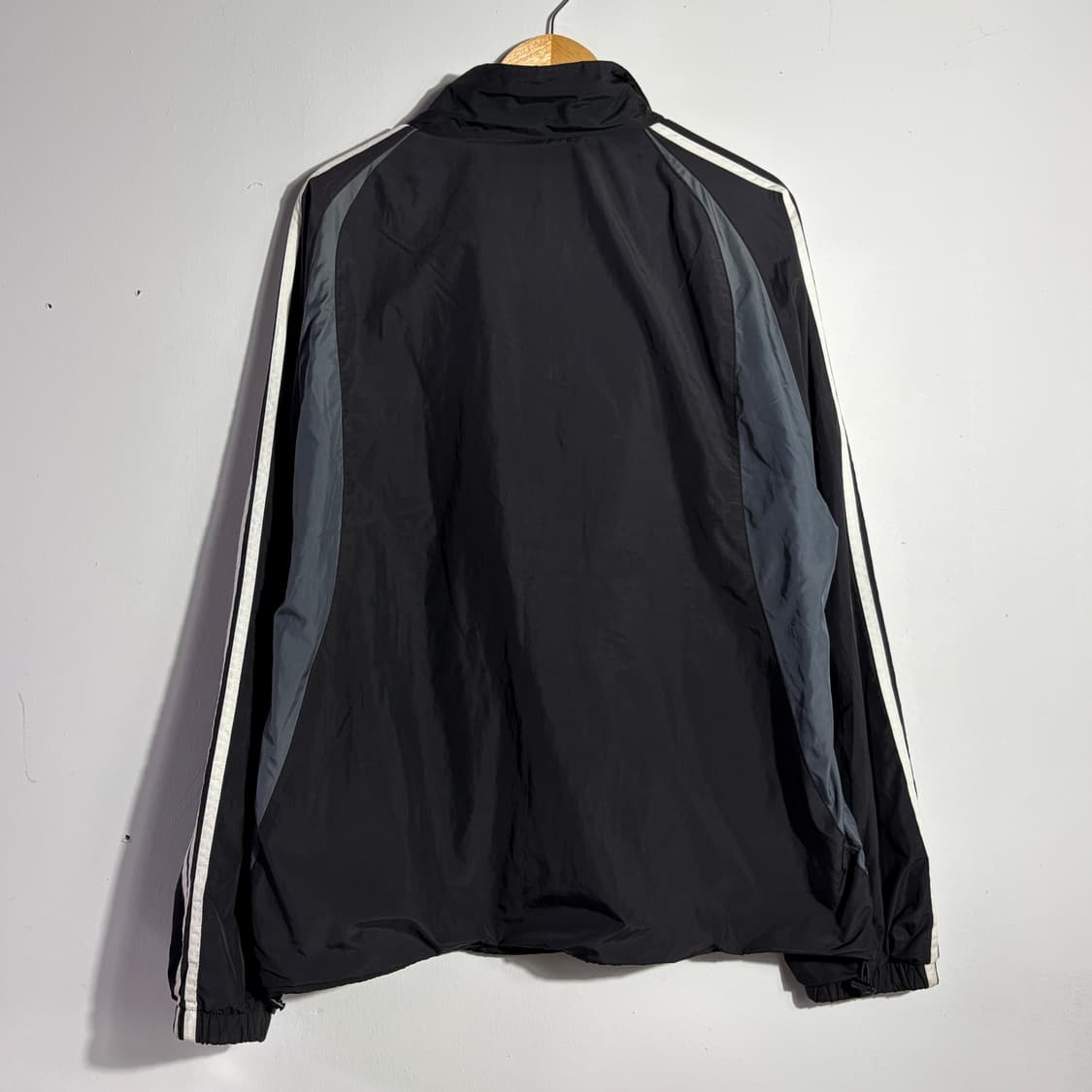 아디다스 삼선 블랙 배색 바람막이 자켓 상품이미지5