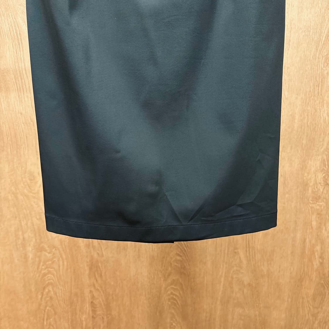 입생로랑 미디 스커트 심플 포켓 디테일 H핏 딥그린 상품이미지5