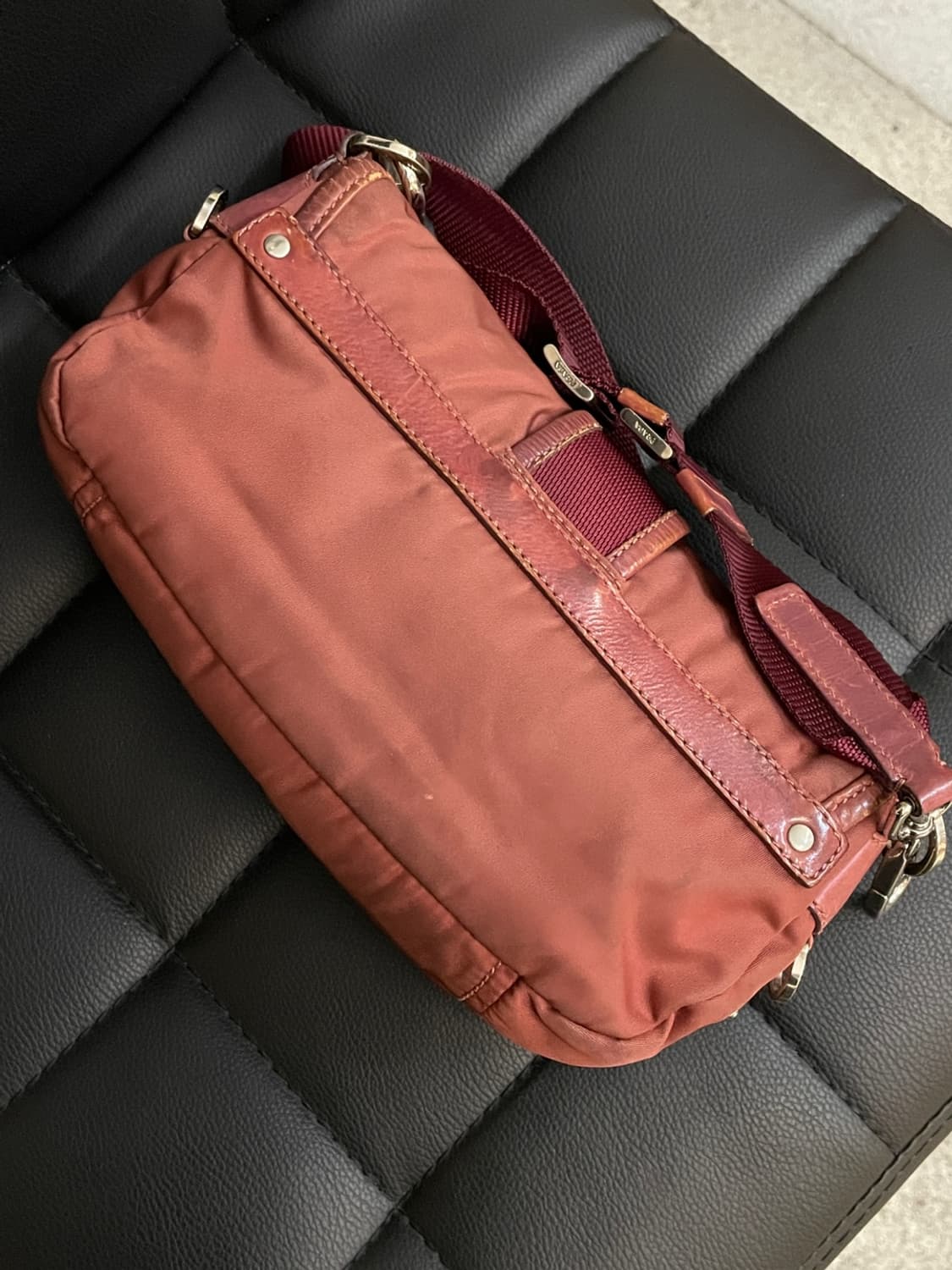 프라다 테수토 삼각 로고 숄더 백 상품이미지4