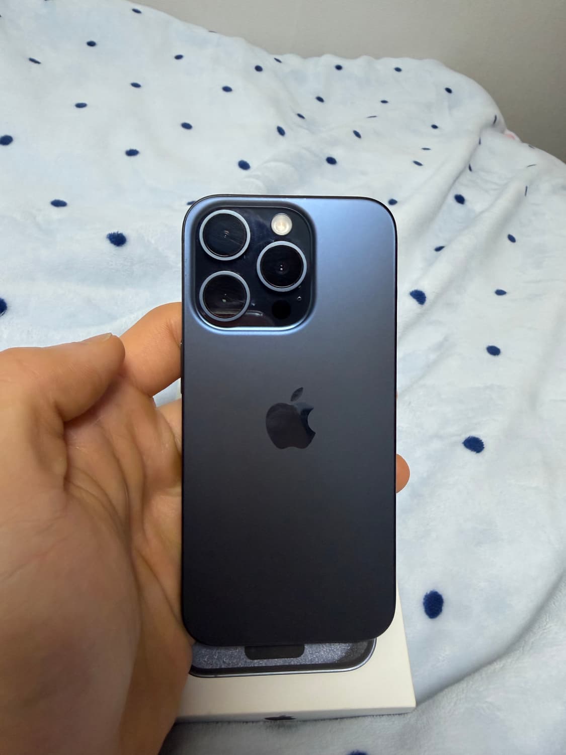 아이폰15 pro 티타늄 블루 상품이미지1