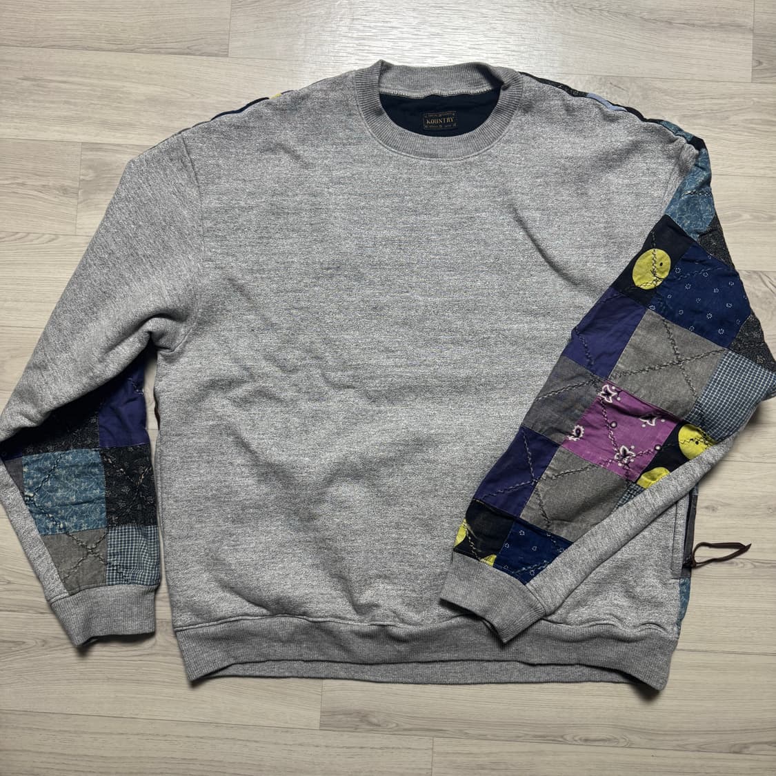 [3] 캐피탈 패치워크 맨투맨 레인보우 퀼트 스마일 상품이미지2