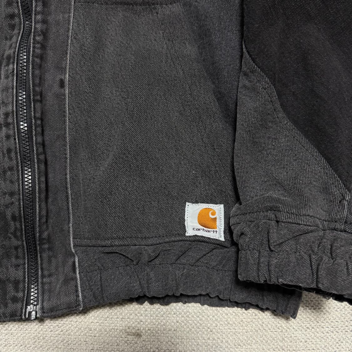 칼하트 블랙 데님 포켓 후드 자켓 상품이미지2