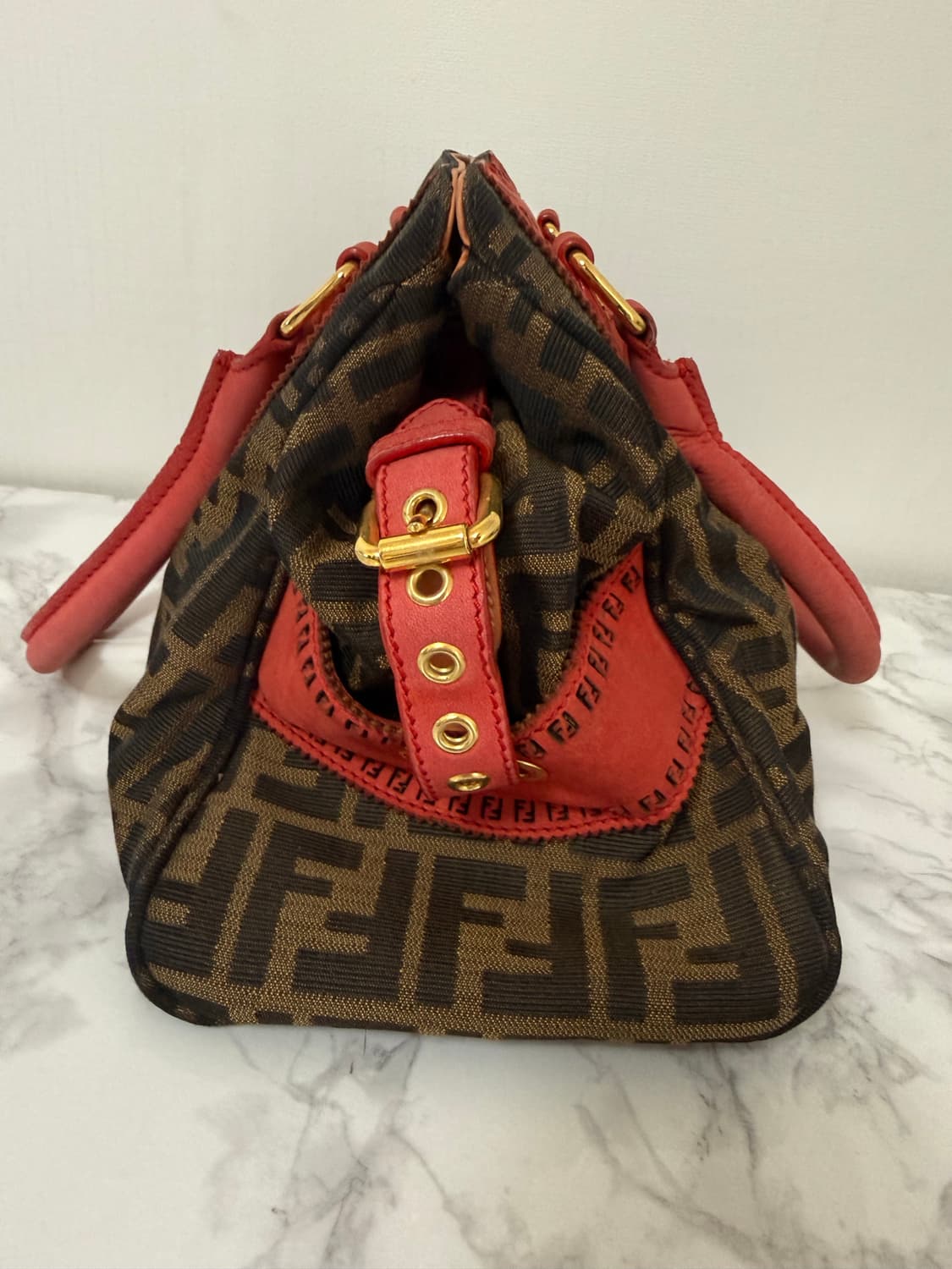 펜디 주카 자가드 토트백 상품이미지3