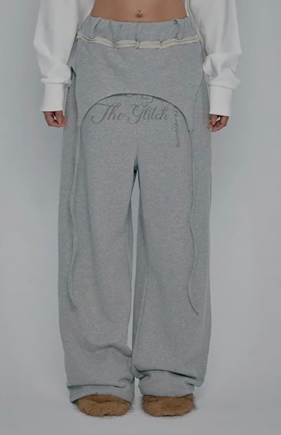 길라아카이브 OVERLAP SCRIPT SWEATPANTS_GREY 상품이미지3