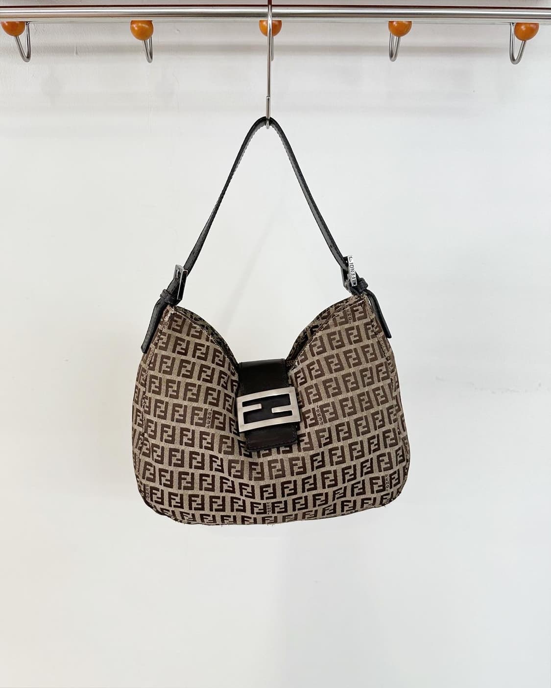 펜디 베이지 주카패턴 빅 숄더백  상품이미지2