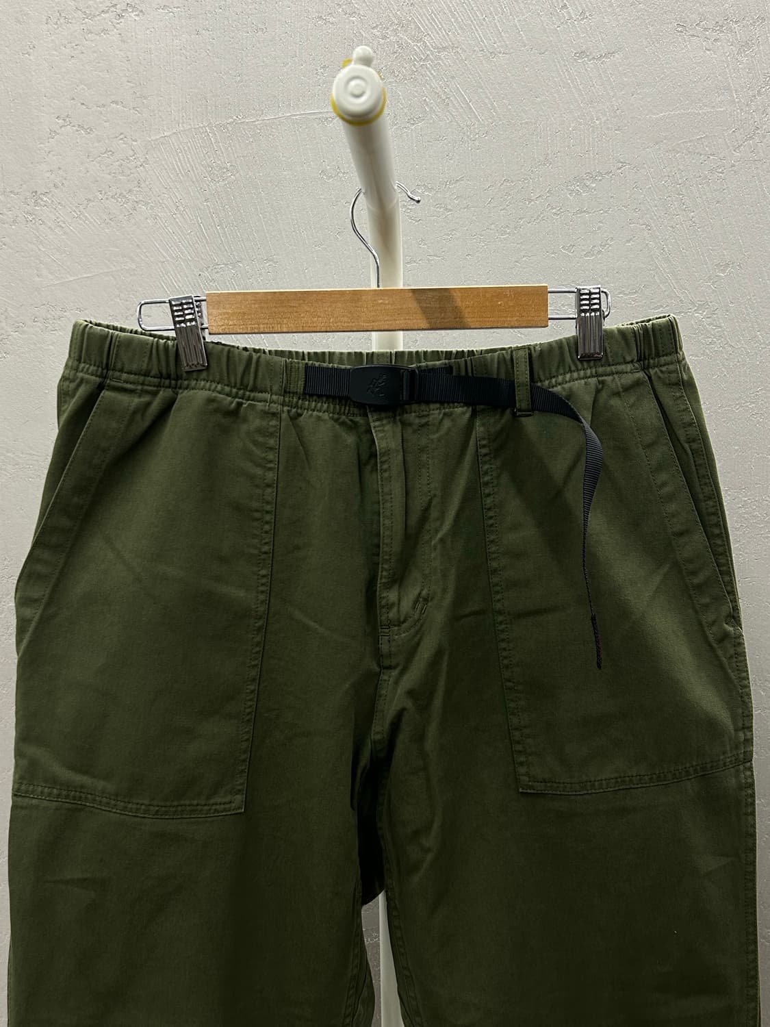 그라미치 카키색 벨트 면바지 상품이미지3