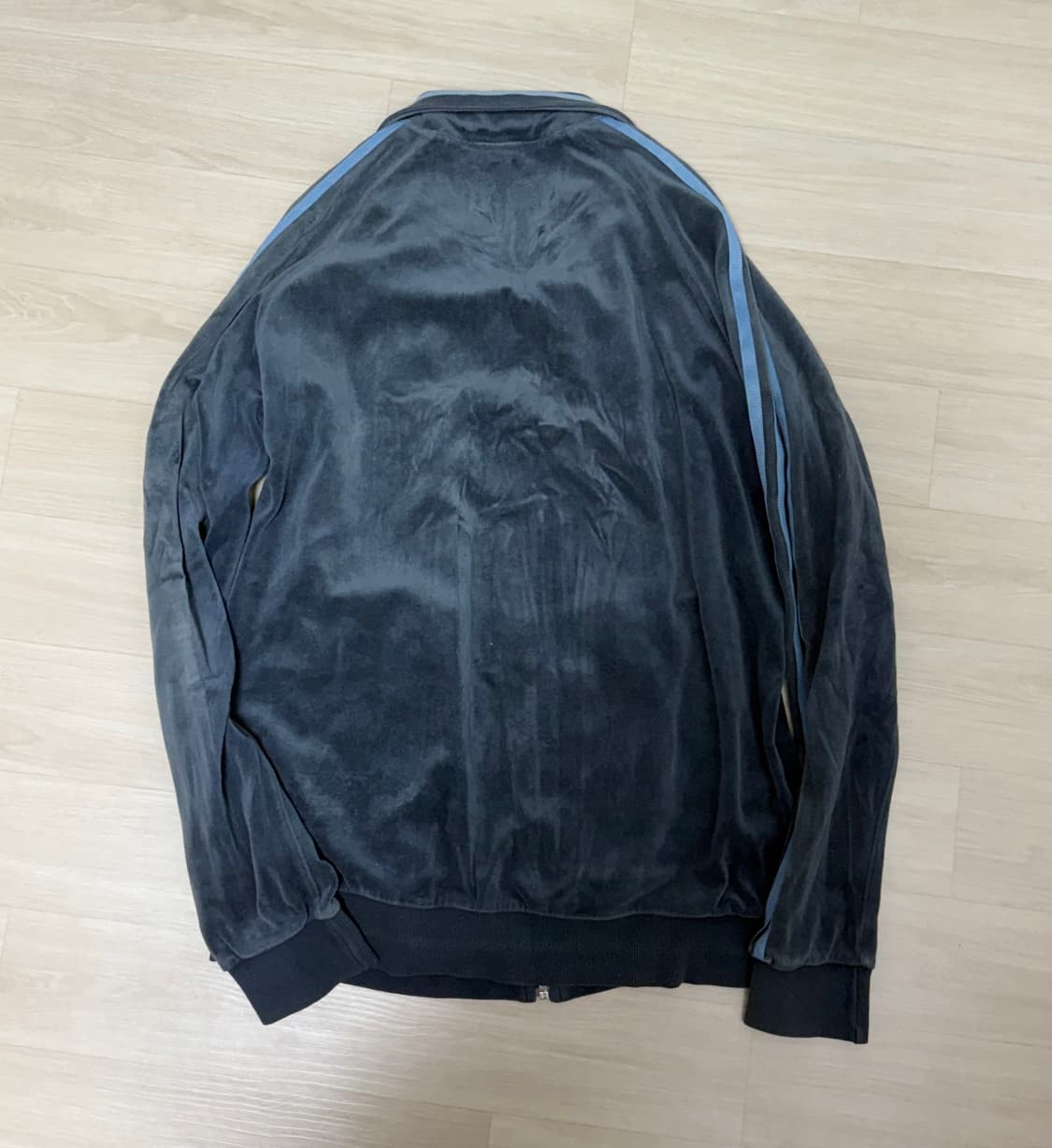 아디다스 챠콜 스카이블루 벨벳 희귀 져지 상품이미지3